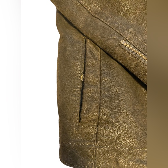 Danier leather jacket with fur collar trim - Picture 3 of 9